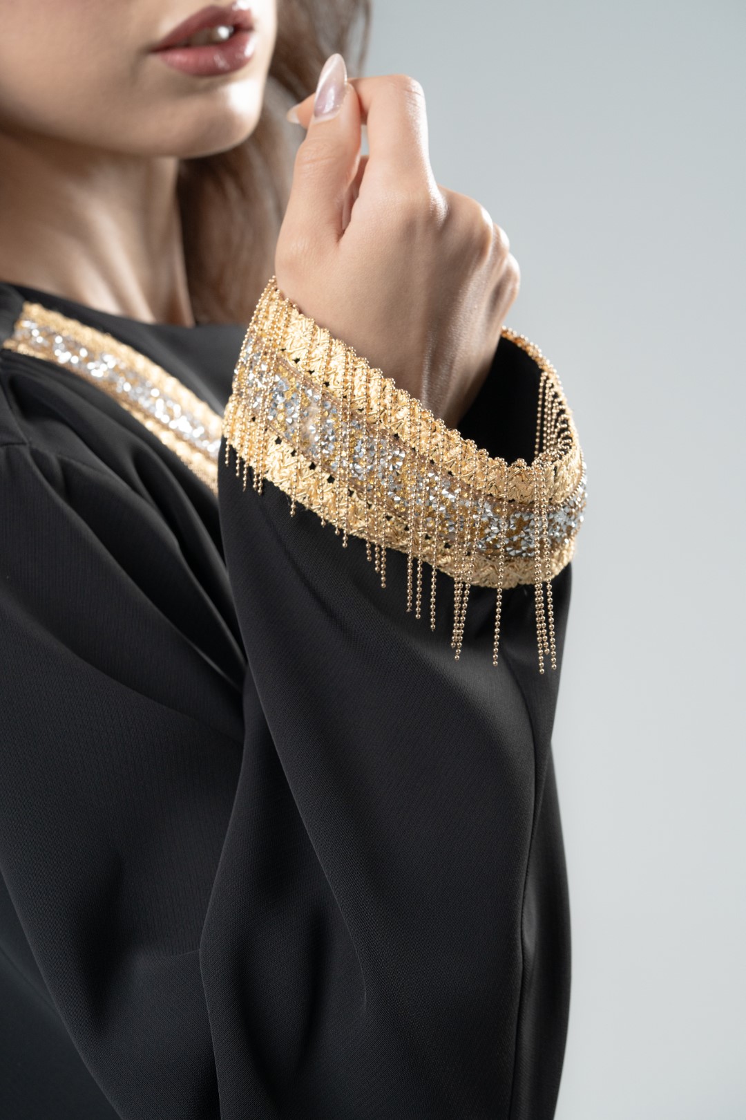 Fringe accent abaya