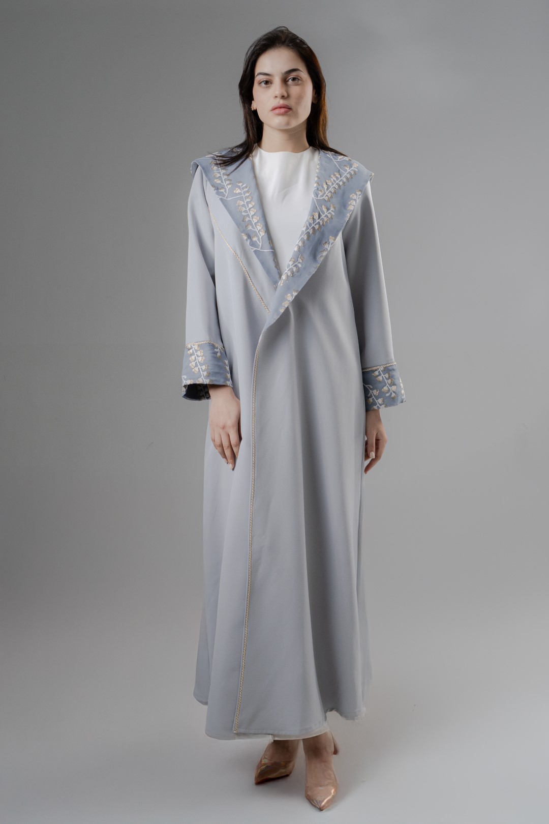 Hooded abaya with Enbroidered details