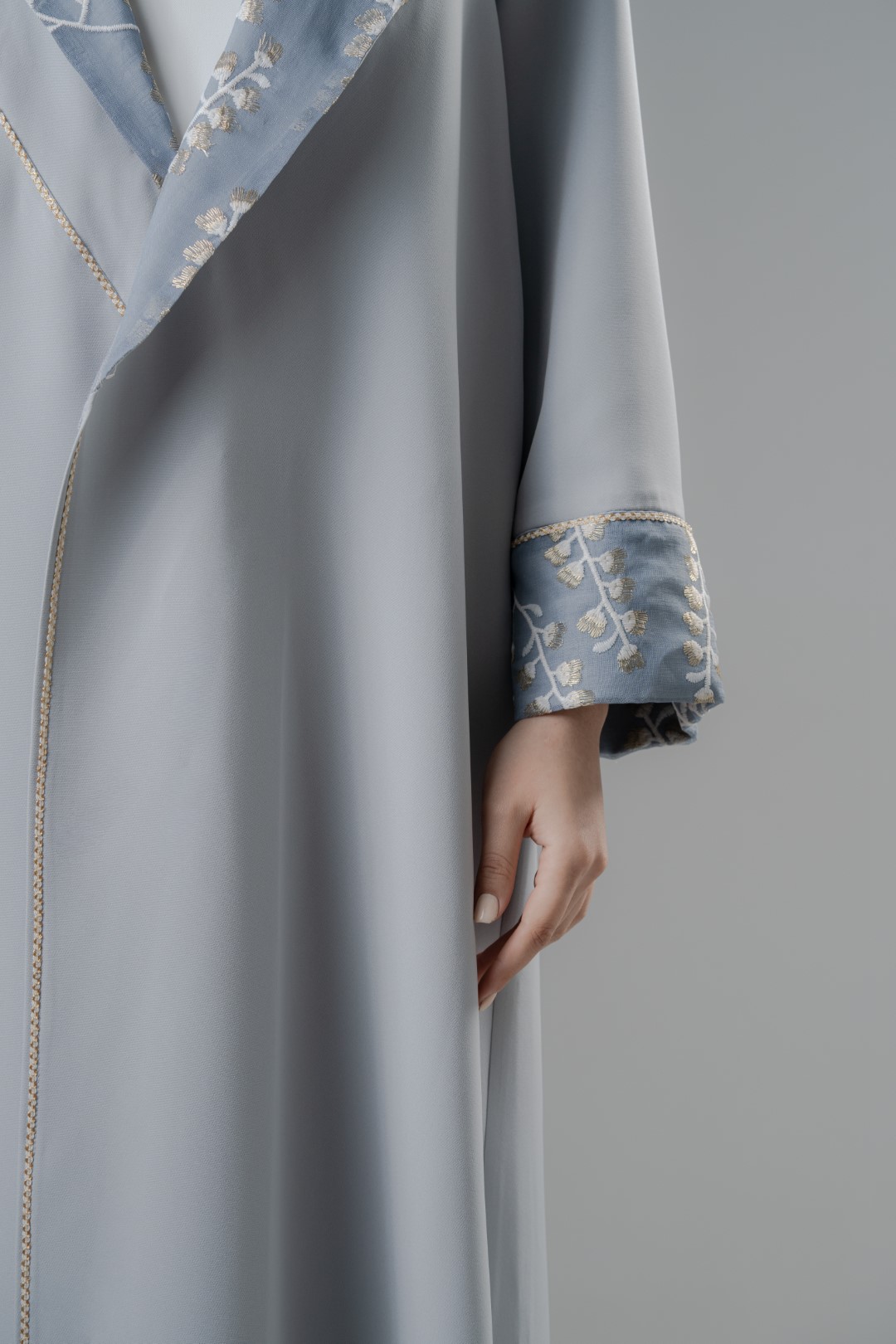 Hooded abaya with Enbroidered details