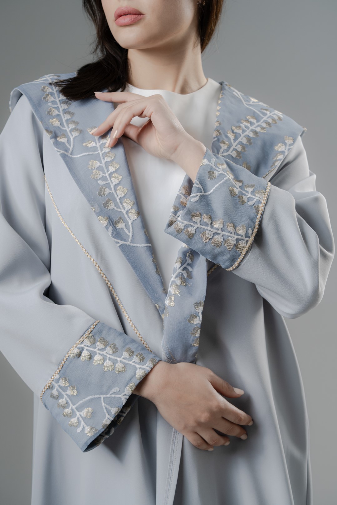 Hooded abaya with Enbroidered details
