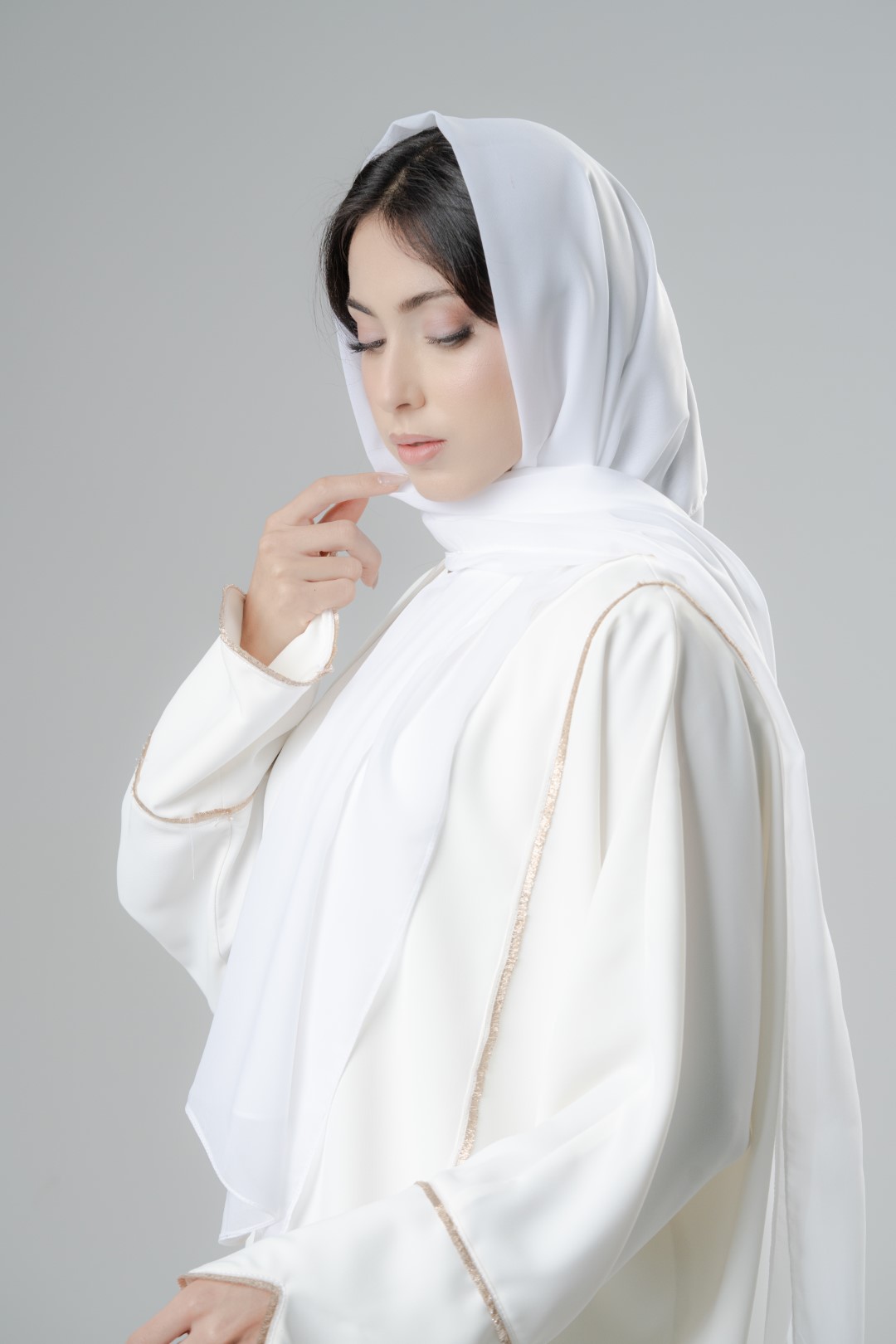 Soft chain abaya
