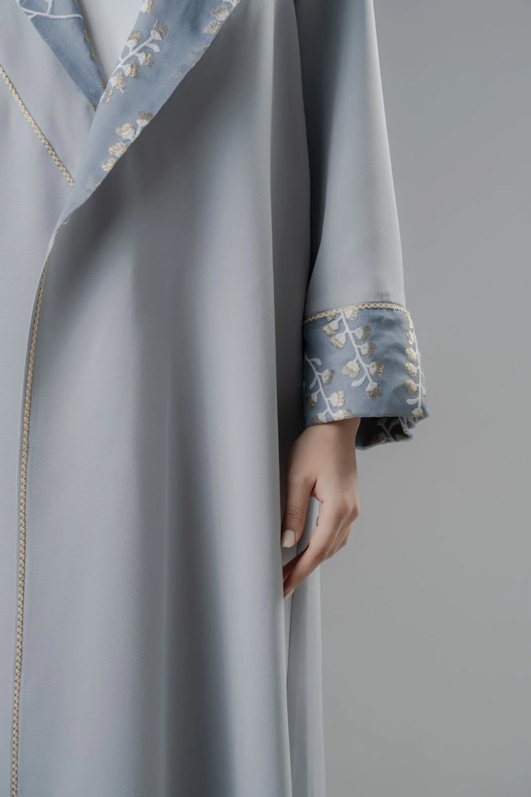 Hooded abaya with Enbroidered details