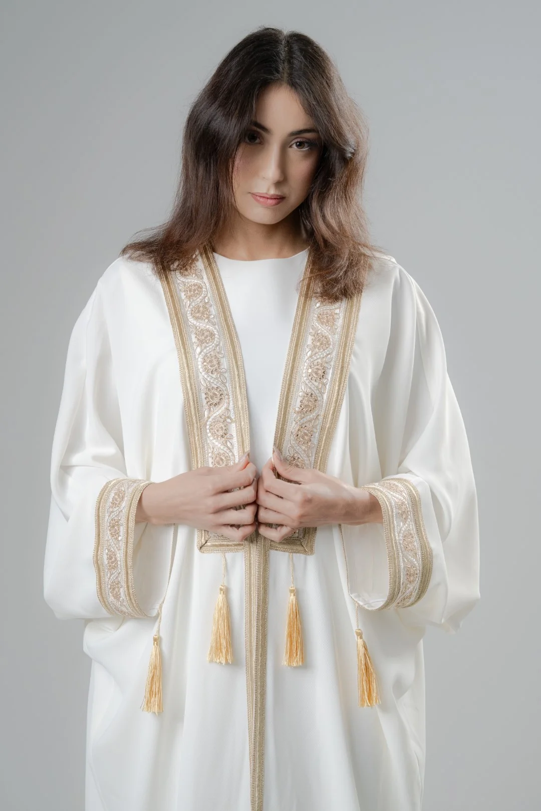 Kimono with tassel